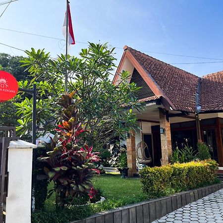 Roemah Renjana Bandung Bed & Breakfast Exterior photo
