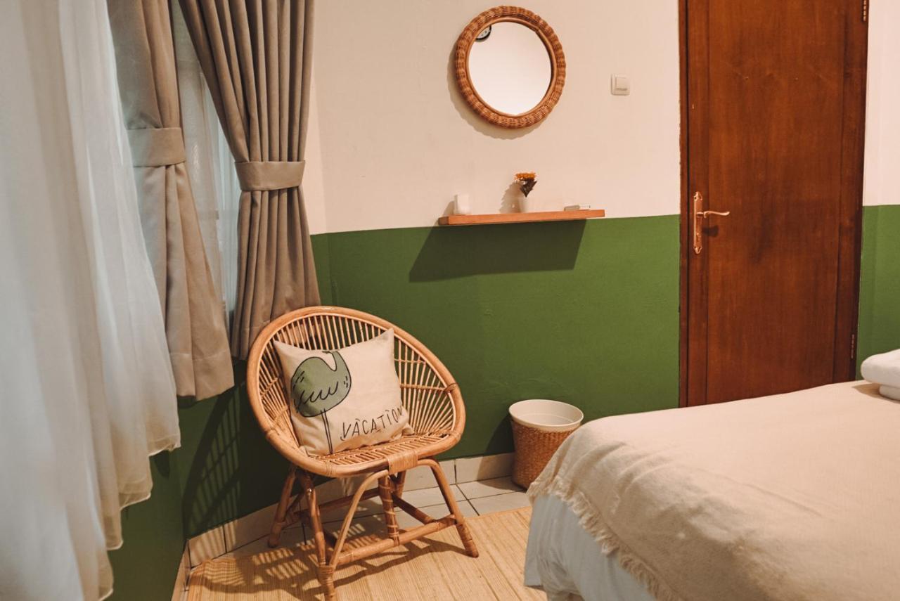 Roemah Renjana Bandung Bed & Breakfast Exterior photo