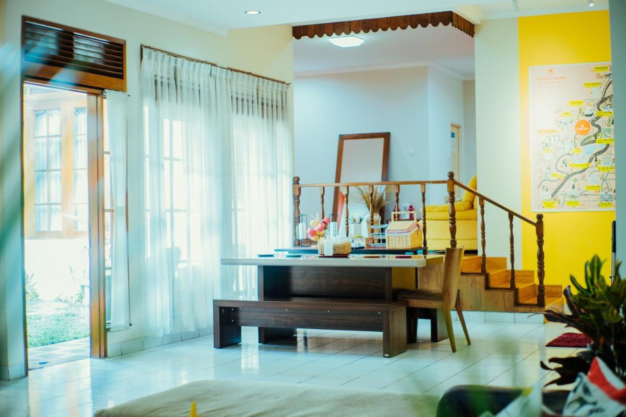 Roemah Renjana Bandung Bed & Breakfast Exterior photo