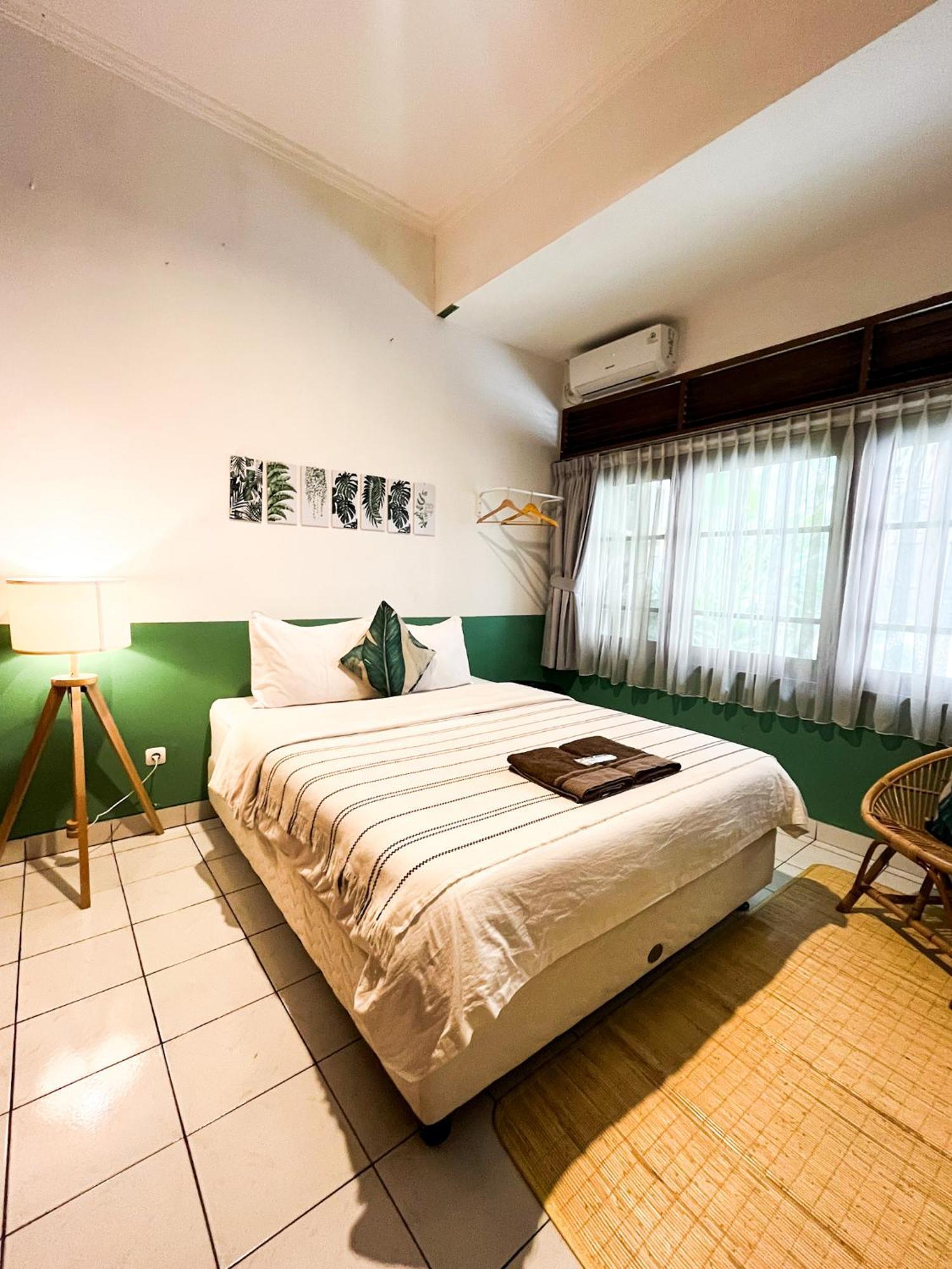 Roemah Renjana Bandung Bed & Breakfast Exterior photo